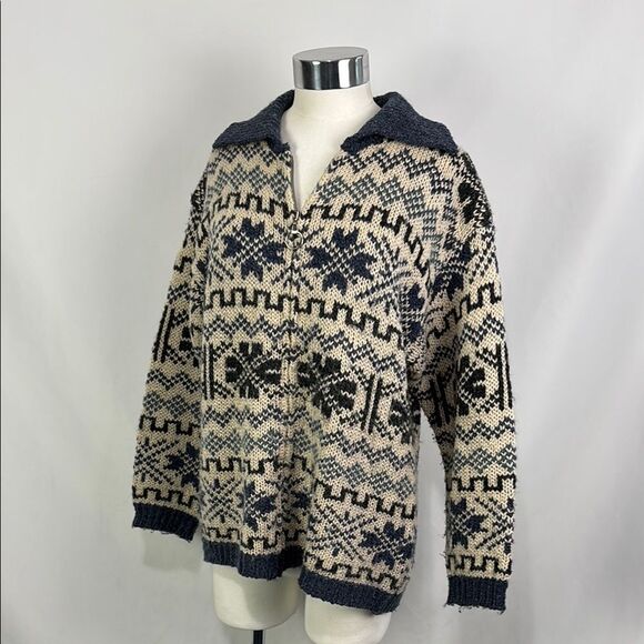 Navy and Cream Patterned Men's Sweater - Picture 8 of 11